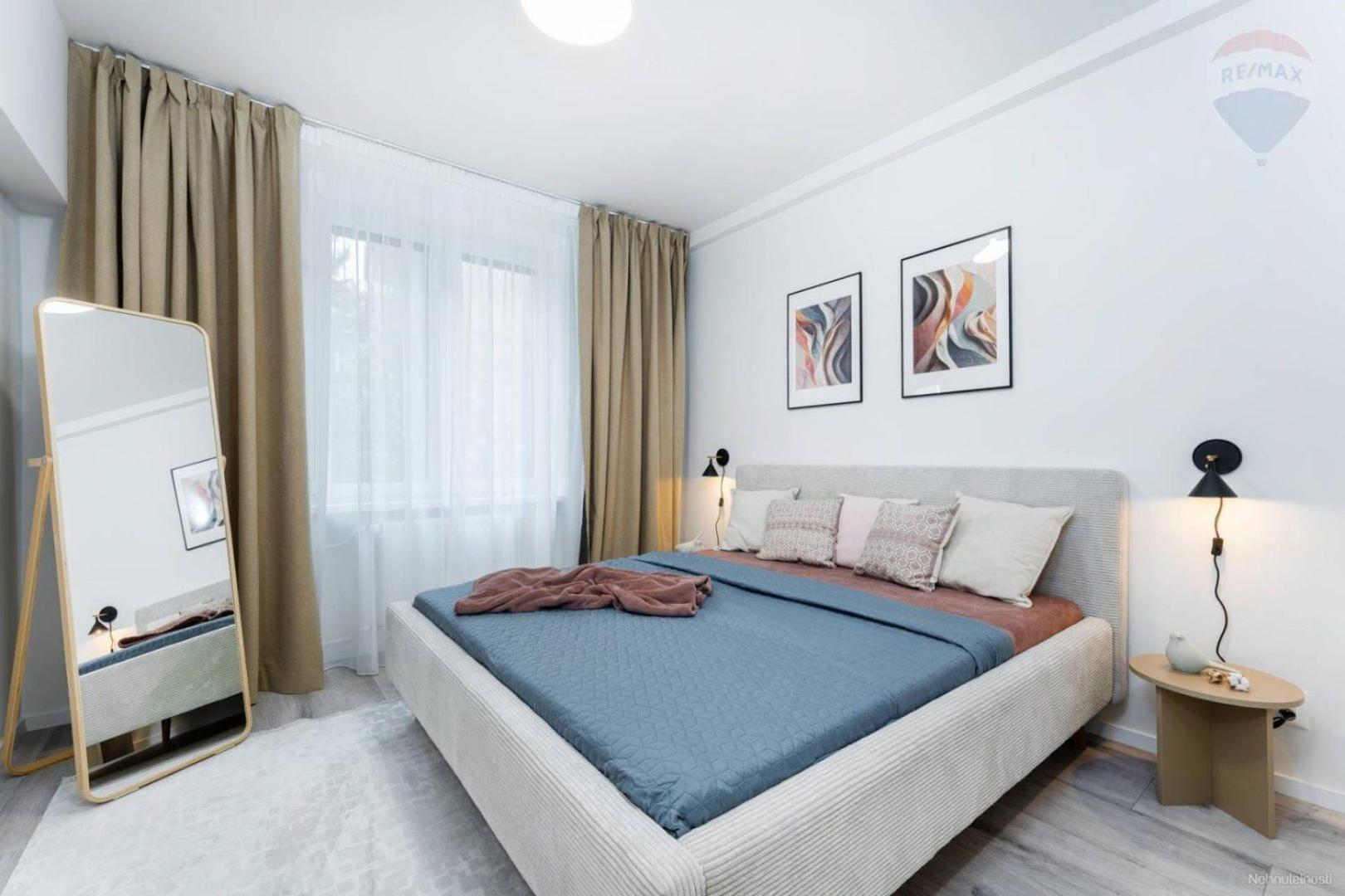 Stylish In The Old Town ~ Local Neighbourhood Apartment